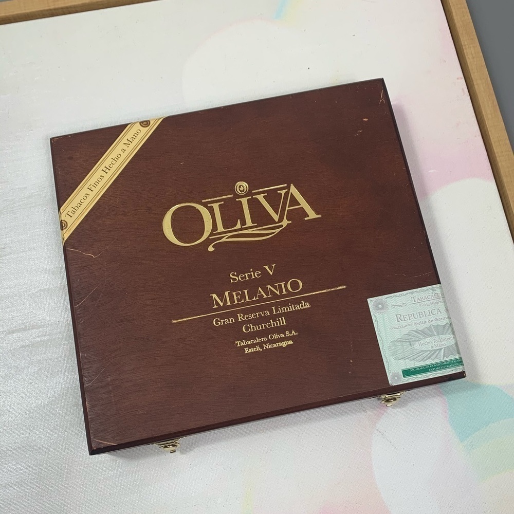 Oliva Serie V Melanio wooden cigar box
